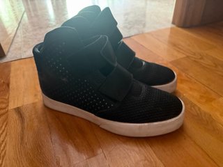 Zapatillas Negras hombre son un 42 mujer 38 las ot