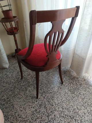 Mesa de comedor y 6 sillas rojas