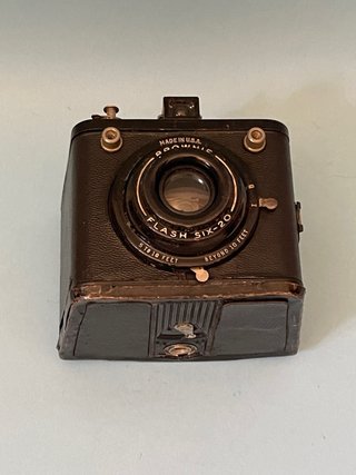 Cámara Kodak Brownie Flash Six-20