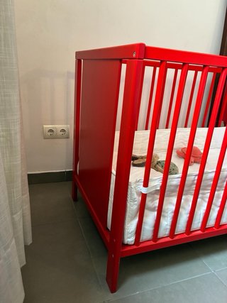 Cuna IKEA Roja