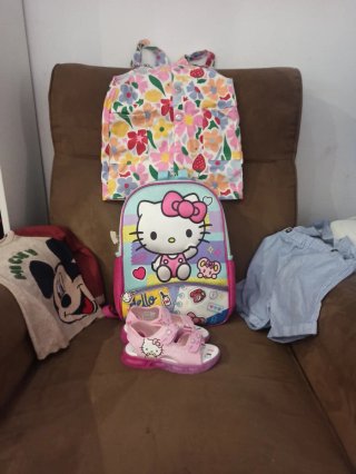Kit niña Hello Kitty mochila y sandalias