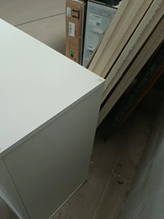 Cajonera blanca de madera