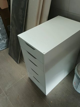 Cajonera blanca de madera