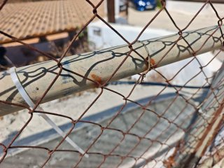 Cancelas metálicas con malla