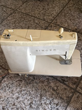 Máquina de coser Singer beige y roja PARA PIEZAS