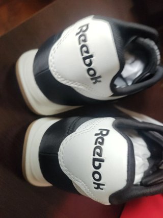 Zapatillas Reebok Negras Talla 35 Nuevas.  Unisex.