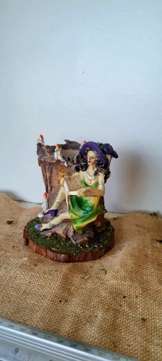 Bruja  portalápices figura Artesanal