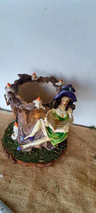 Bruja  portalápices figura Artesanal