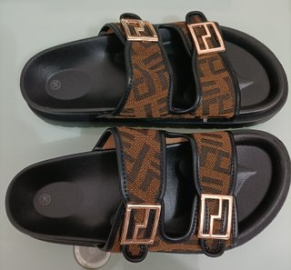 PRECIOSAS SANDALIAS INSPIRACIÓN FENDI TALLA 38.