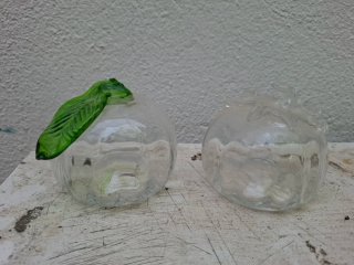 Jarrón Decorativo Cristal con Piñas y Canela