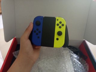 Nintendo Switch + 2 manos gratis adicionales