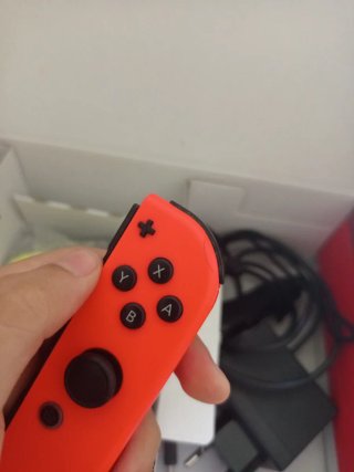 Nintendo Switch + 2 manos gratis adicionales
