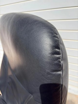 Butaca Stressless Piel Negra con Reposapiés