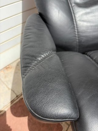 Butaca Stressless Piel Negra con Reposapiés