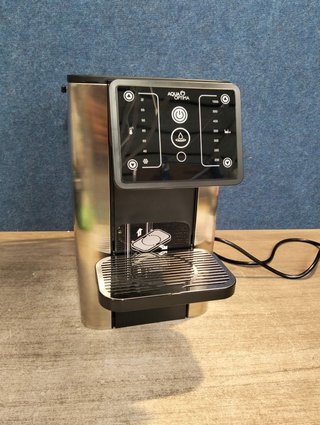 Dispensador instantáneo de agua caliente y fría