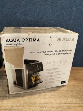 Dispensador instantáneo de agua caliente y fría