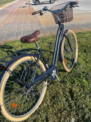 Bicicleta Decathlon in blu navy