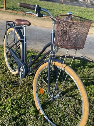 Bicicleta Decathlon in blu navy