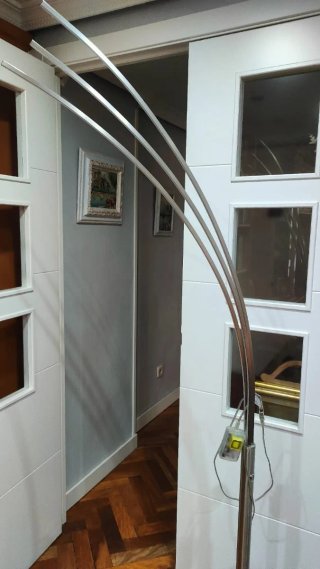 Lámpara de pie LED curva moderna