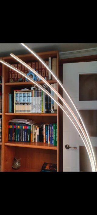 Lámpara de pie LED curva moderna