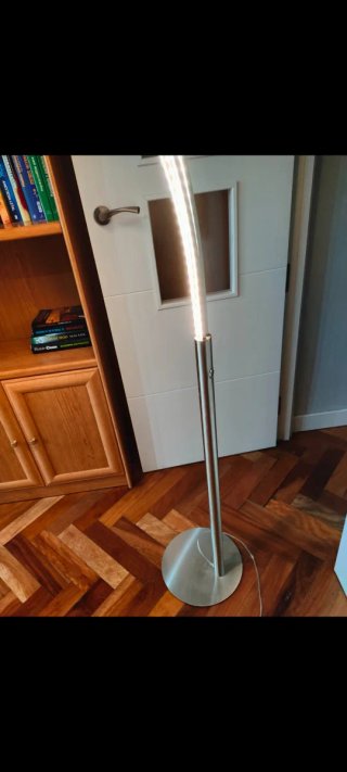 Lámpara de pie LED curva moderna