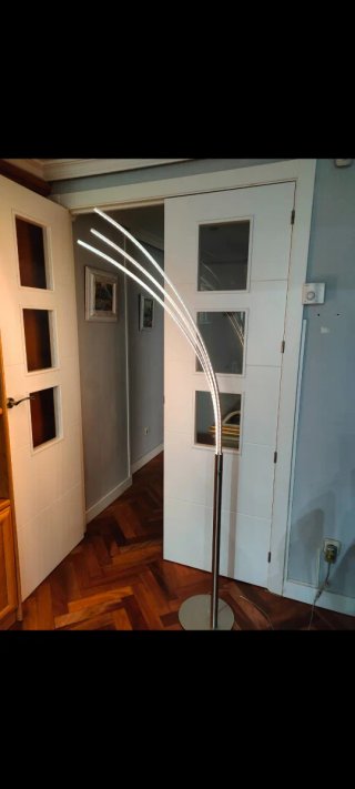 Lámpara de pie LED curva moderna