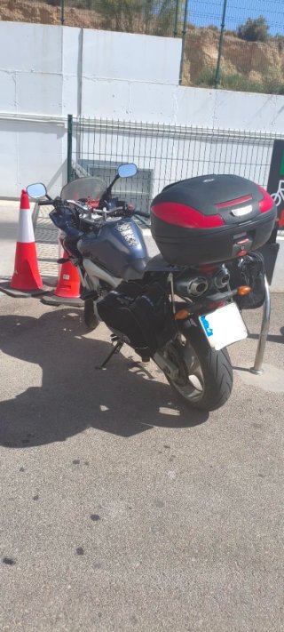 Yamaha FZ6S semicarenada