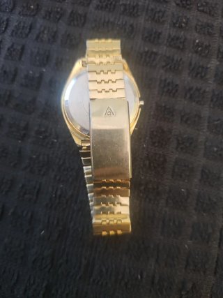 Reloj Orient Antimagnético Mecánico Dorado