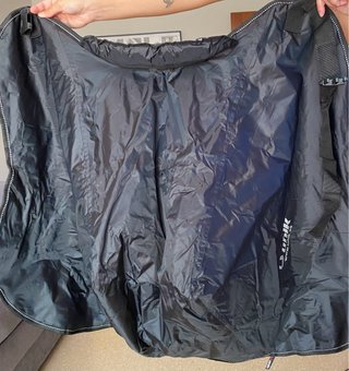 Manta cubrepiernas falda moto negra