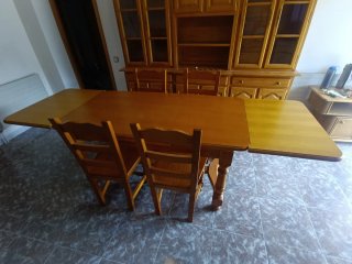 Mesa y 4 sillas estilo provenzal