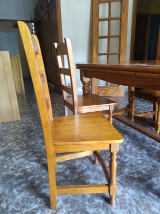 Mesa y 4 sillas estilo provenzal