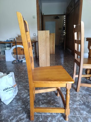 Mesa y 4 sillas estilo provenzal