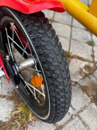 Bicicleta infantil roja