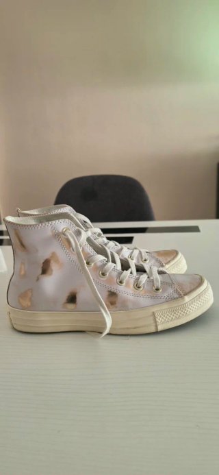 Converse Chuck Taylor Hi Doradas y Blancas