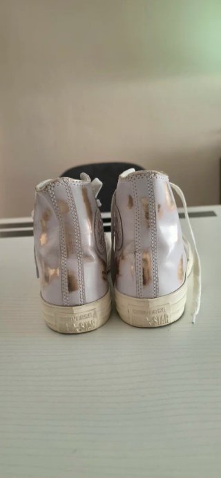 Converse Chuck Taylor Hi Doradas y Blancas