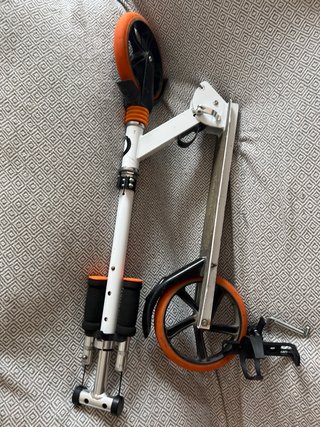 Patinete Lionelo blanco y Naranja