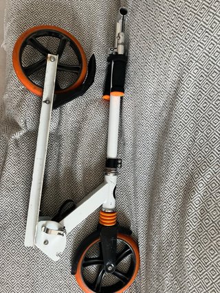 Patinete Lionelo blanco y Naranja