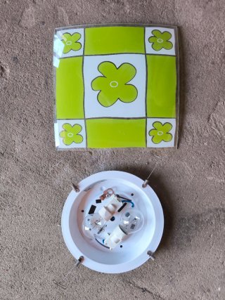 Lámpara de techo verde y blanca