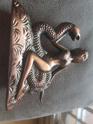 Mechero Vintage Mujer y Serpiente