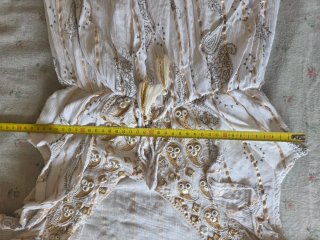 Vestido blanco y dorado talla M