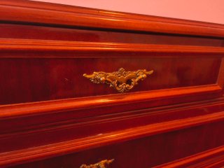 Cómoda de madera con 5 cajones