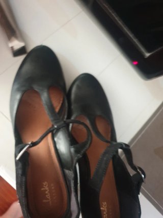 Zapatos Clarks T-bar tacón ancho negros