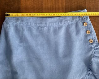 Falda azul con volantes