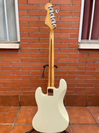 Bajo Eléctrico Squier Jazz Coreano