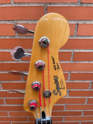 Bajo Eléctrico Squier Jazz Coreano