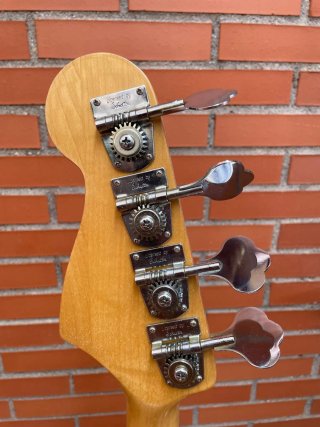 Bajo Eléctrico Squier Jazz Coreano