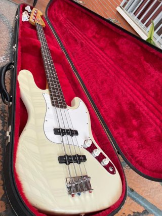 Bajo Eléctrico Squier Jazz Coreano