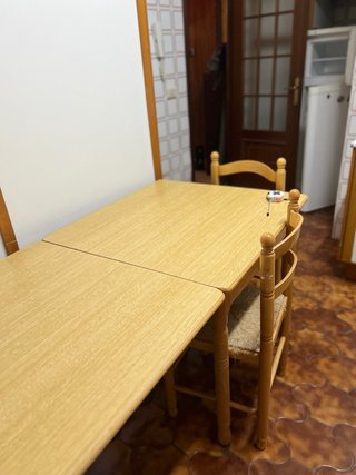 Mesa extensible y 3 Sillas Comedor Madera
