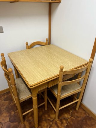 Mesa extensible y 3 Sillas Comedor Madera