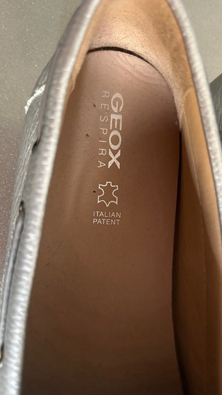Mocasines Geox plateados talla 37